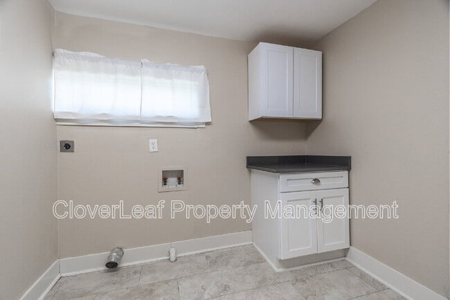 Building Photo - 2423 W Huisache Ave