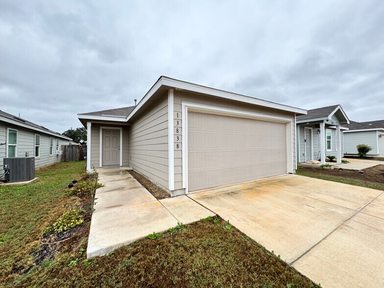 Building Photo - 13838 Ostrich Run