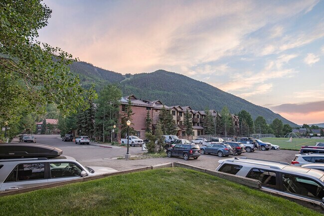 Building Photo - 709 W Galena Ave