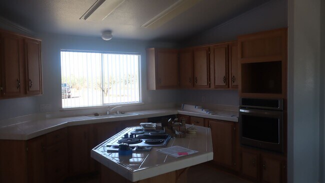 Building Photo - Acreage