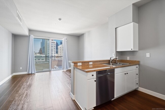 Building Photo - 445 Island Ave