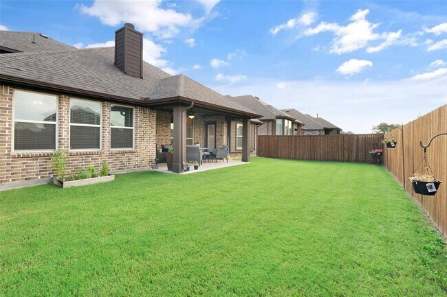 Building Photo - 1324 Thrasher Dr