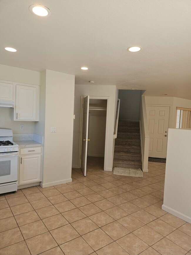 Building Photo - 1505 Hermocilla Way