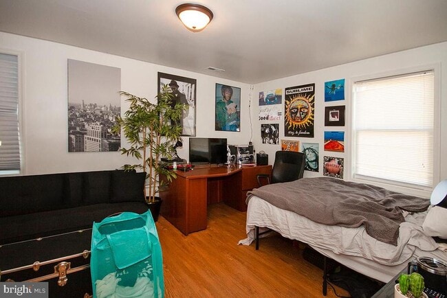 Building Photo - 10 Sherwood Ln