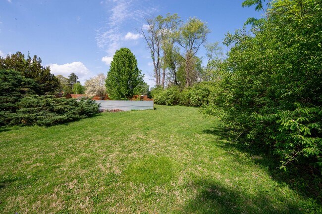 Building Photo - Short Term Rental Family Home