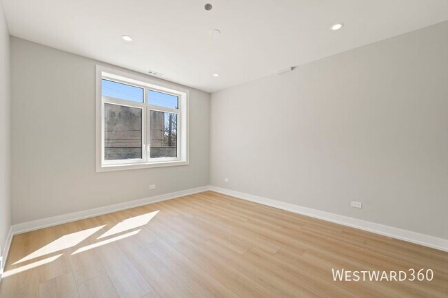 Building Photo - 2354 W Polk St