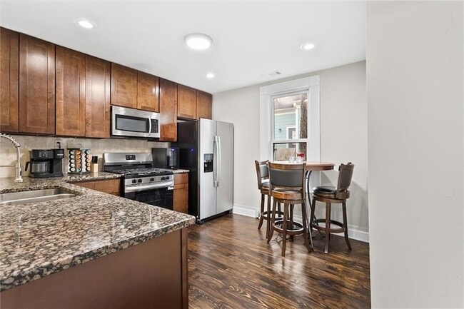 Building Photo - 867 Beecher St SW