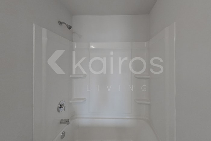 Building Photo - 111 Maple Dr