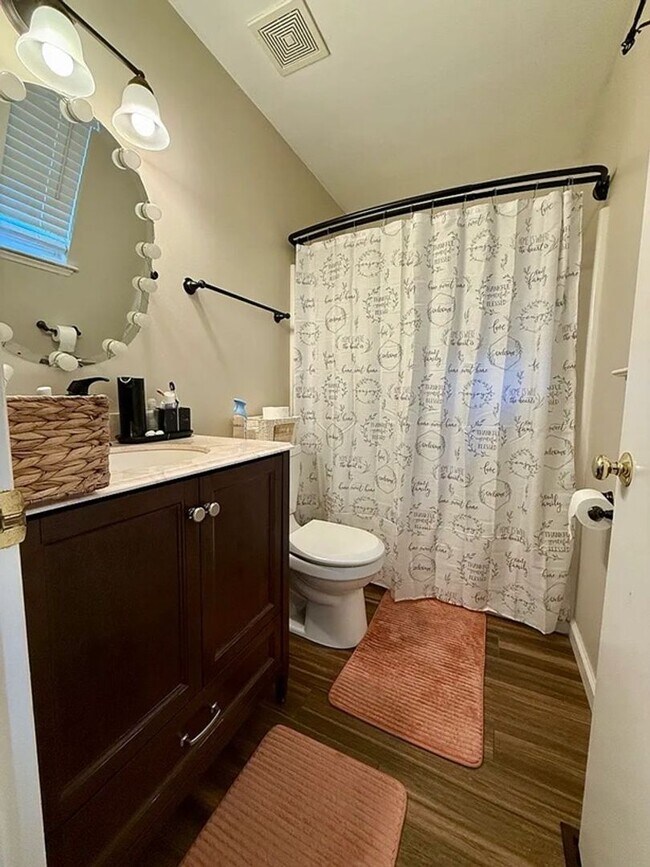 Building Photo - 133 Gala Dr