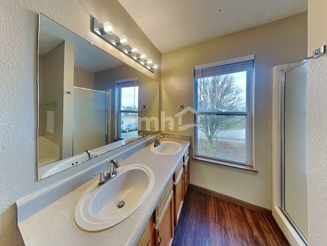 Building Photo - 10525 Kensil St