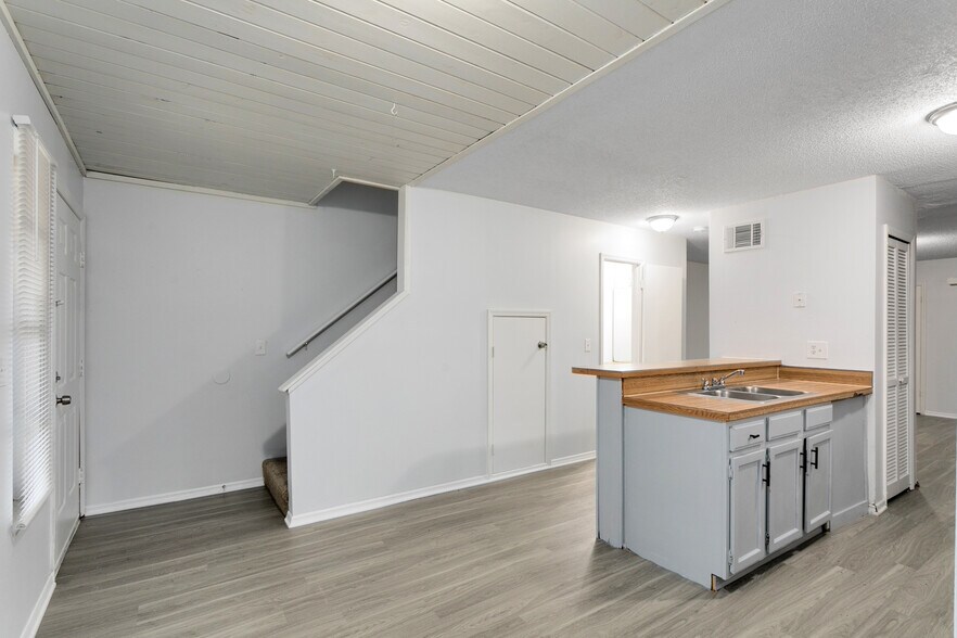 Building Photo - 162 Bowie Ln