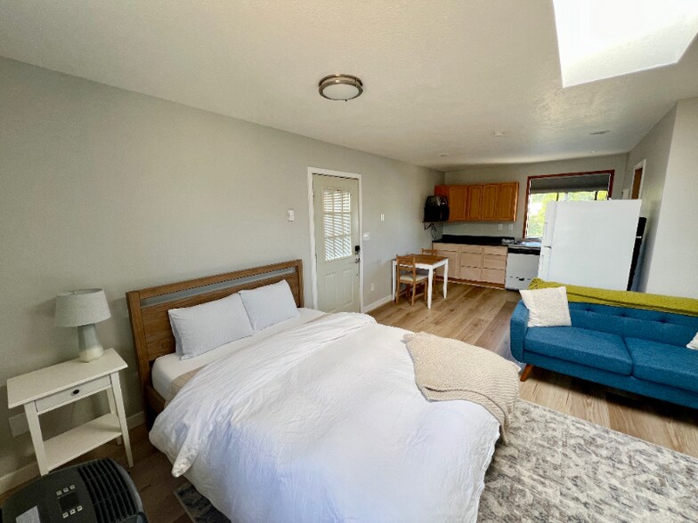 Building Photo - 13817 2nd Ave SW