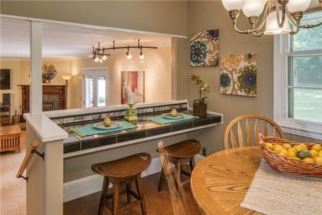 Building Photo - AVAILABLE NOW; 2-Bed/2.5-Bath in Crieve Hall