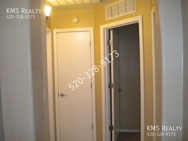 Building Photo - 2 Bed/2 Bath Town Home - OWNER/AGENT