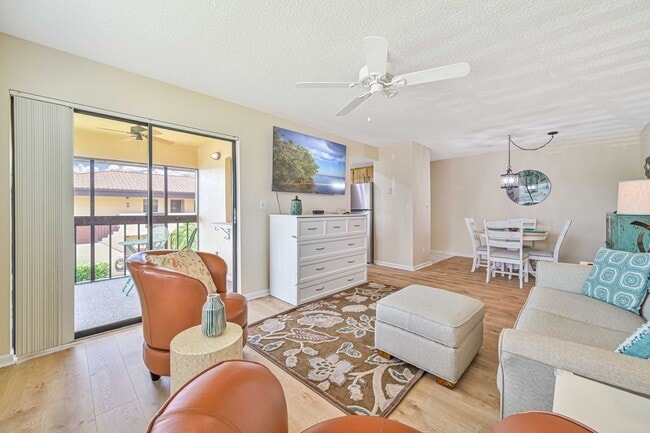 Building Photo - * Renovated 1/1 Condo ~ Annual Lease, Whiskey Creek **