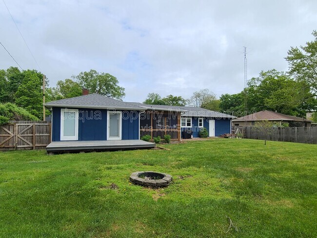 Building Photo - 652 Chippewa Rd