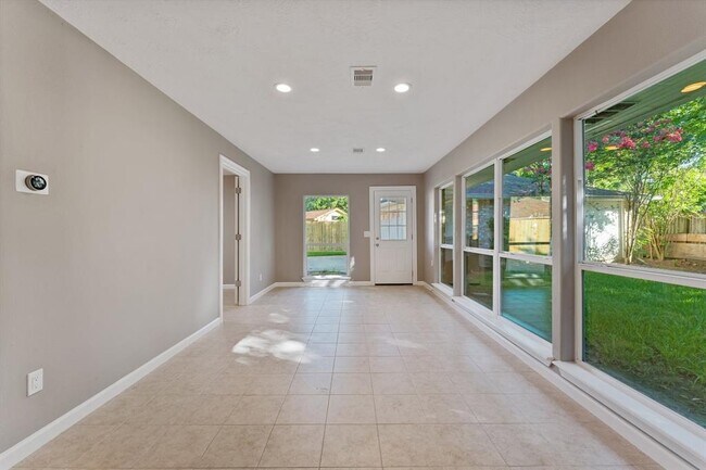 Building Photo - 11 Whittier Dr