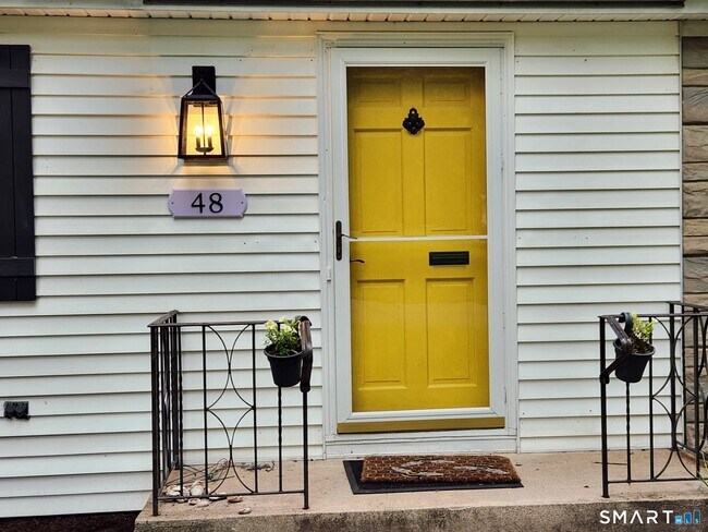 Building Photo - 48 Meadow Farms Rd