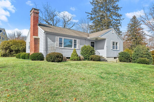 Building Photo - 5 Saviano Ln