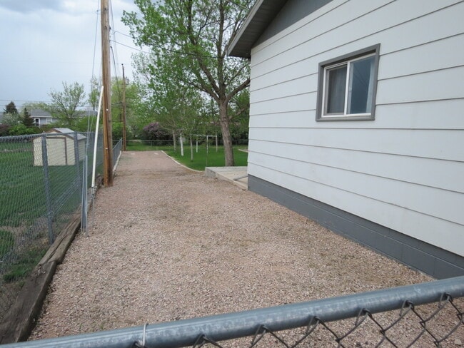 Building Photo - 3 BEDROOM | 2 BATH | SPACIOUS RAPID VALLEY...