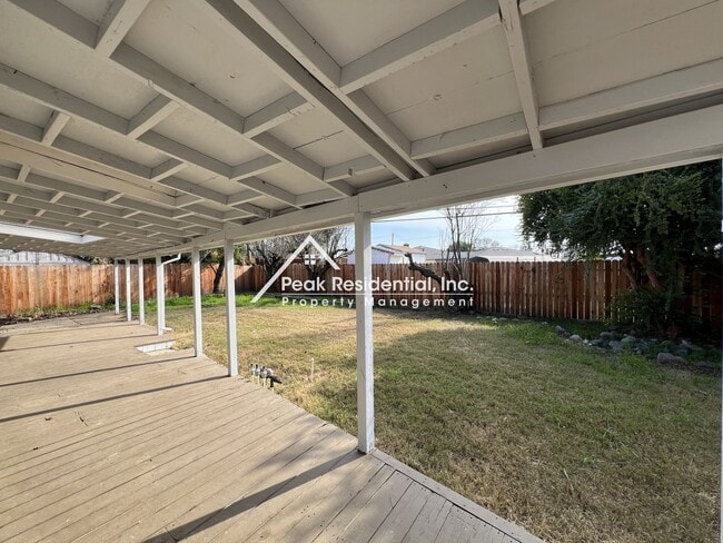 Building Photo - Updated 3bd/2ba Foothill Farms Home