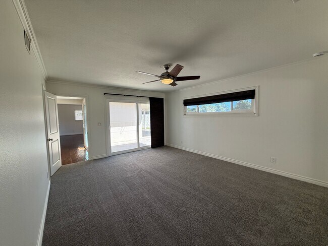 Building Photo - 1324 E Hickory Ln