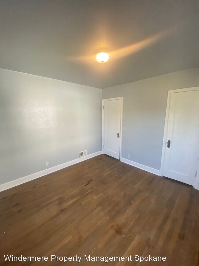 Building Photo - 5 br, 2.5 bath House - 1528 W Augusta ave