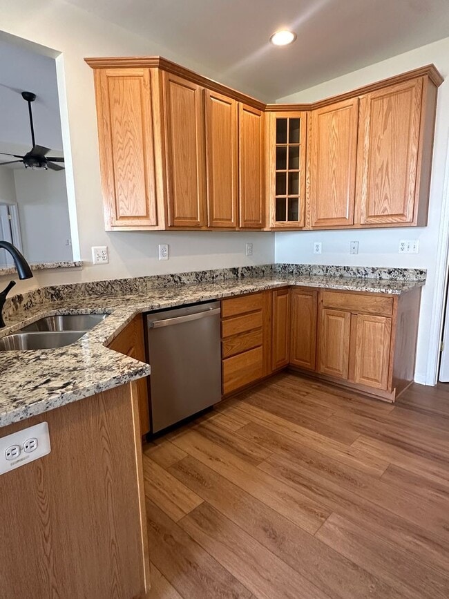 Building Photo - 126 Shumard Ct