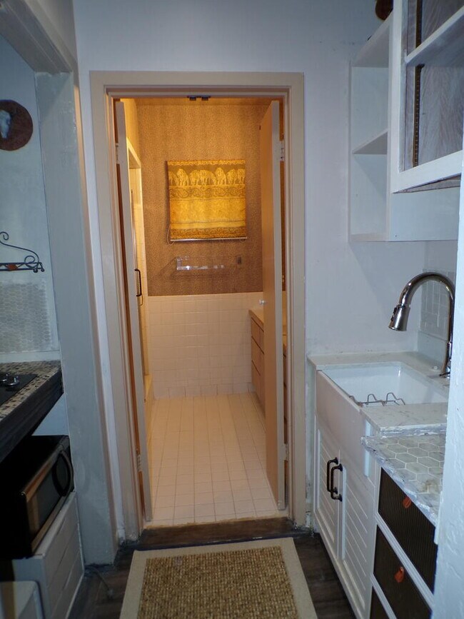 Building Photo - 302 Riverhill Blvd