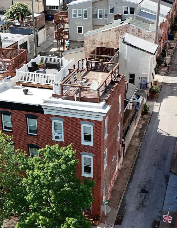 Building Photo - 2222 Gough St