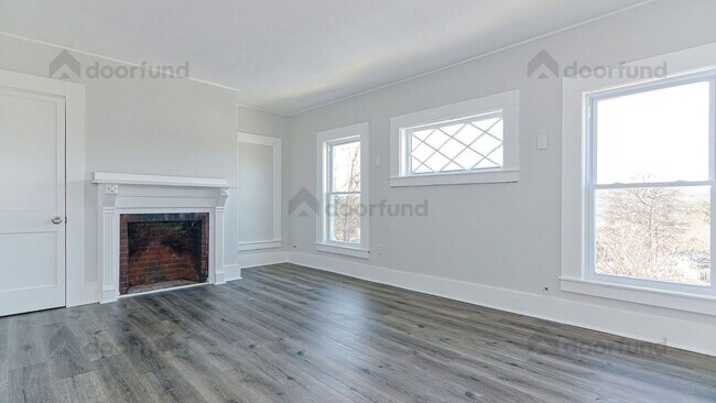 Building Photo - 11 Pleasant St