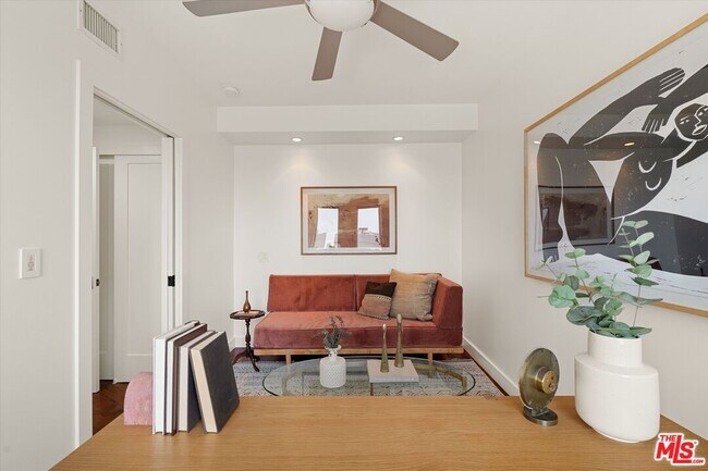 Building Photo - 2700 Glendower Ave