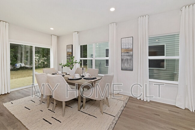 Building Photo - 2318 Rebecca Ave