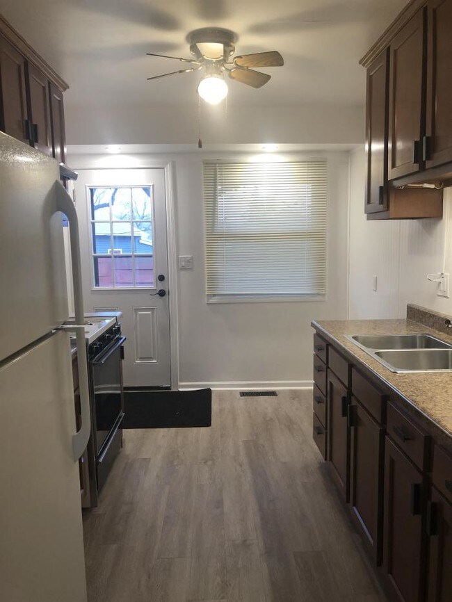 Building Photo - 1 bedroom in South Elgin IL 60177