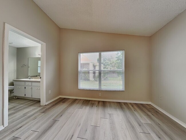 Building Photo - 8904 Bridgeford Oaks Dr