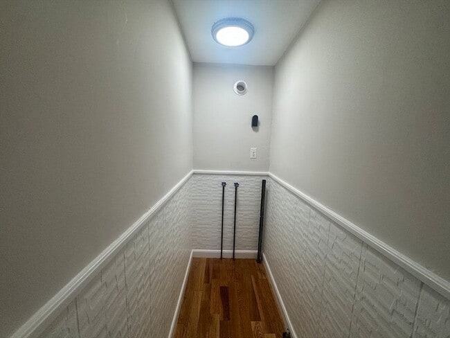 Building Photo - 34 Booth St