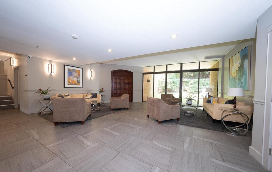 Updated Greenhouse Lobby - 19 Rock Hill Rd