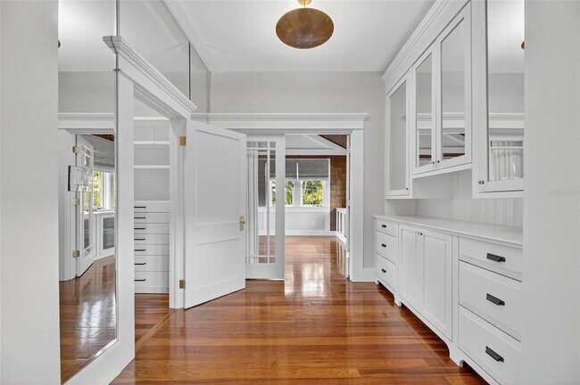 Building Photo - 3003 W Harbor View Ave