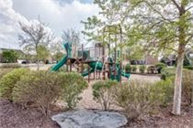 Building Photo - Beautiful 4bd 2.5ba home with Community Am...