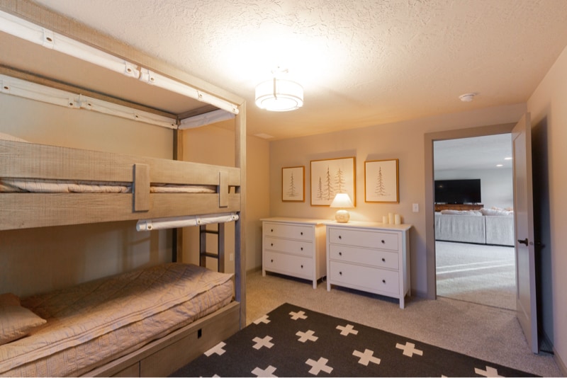 Building Photo - 7104 S Pheasant Ridge Dr