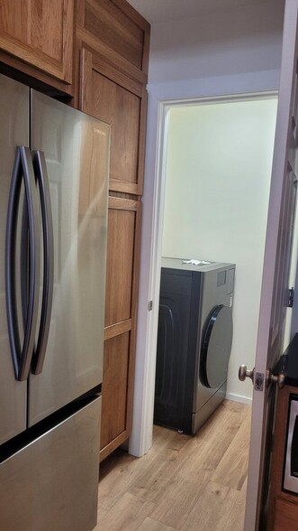 Samsung 'smart' washer/dryer combo - 208 N Franklin St