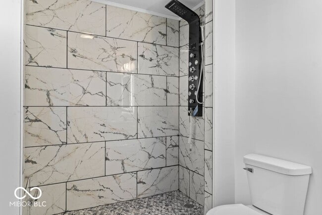 Building Photo - 804 S Albany St