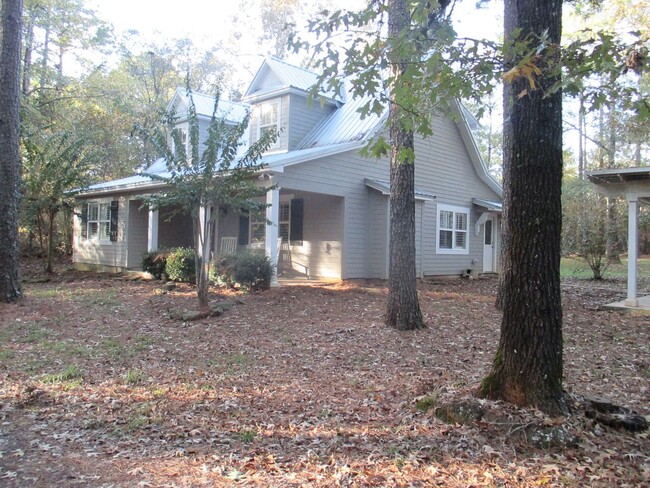 Building Photo - 3 Bedroom Country Cottage