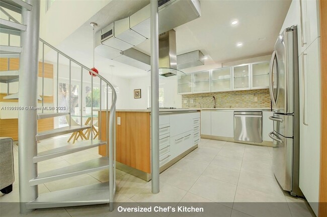 Building Photo - 3176 Mary St