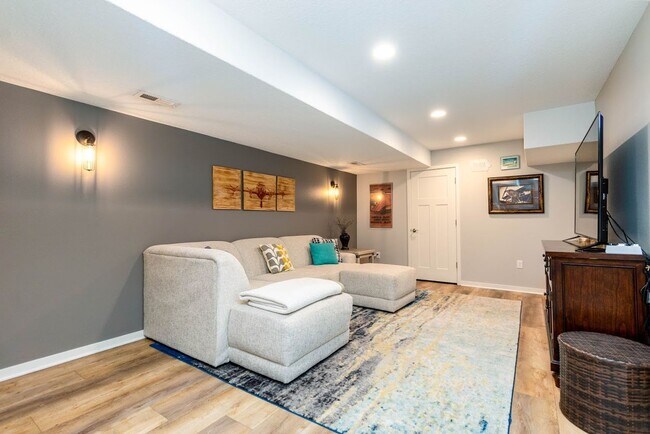 Building Photo - PRAIRIE TRAIL!! 4 Bed, 3.5 Bath Two-Story Home in Ankeny