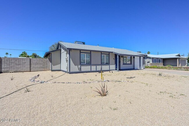 Building Photo - 13052 N 40th Pl