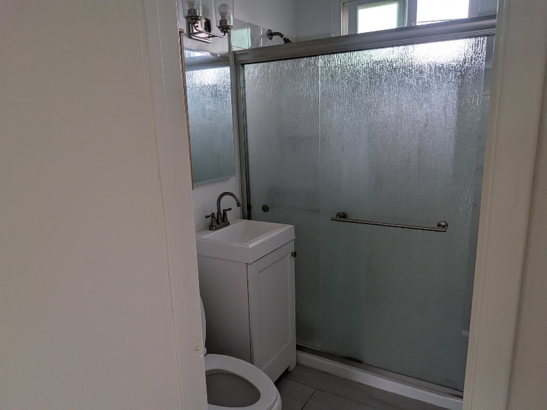 Building Photo - 6501 Stafford Ave