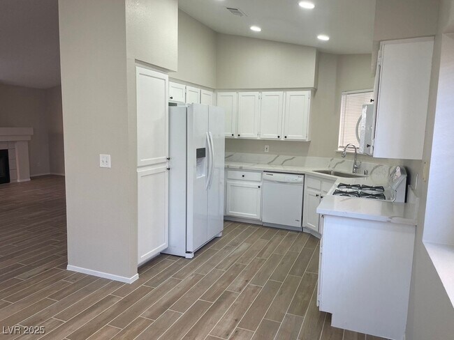 Building Photo - 320 Dockside Ct