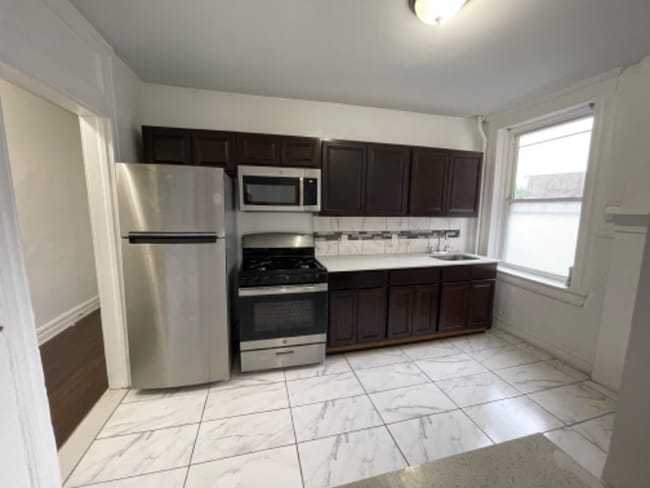 Primary Photo - 216-218-218 Bloomfield Ave