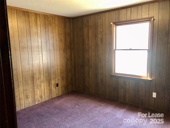 Building Photo - 208 Sunny Hill Dr